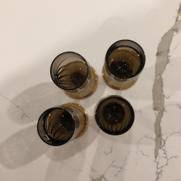 Vintage MCM small starburst drinkware glasses  amber and gold set of 4 - Picture 5 of 6